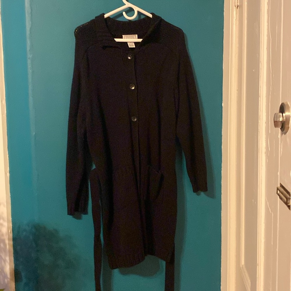 💙💙Ladies Long Black Sweater…Size L…Black…6 Button Front Closure & Belt💙💙